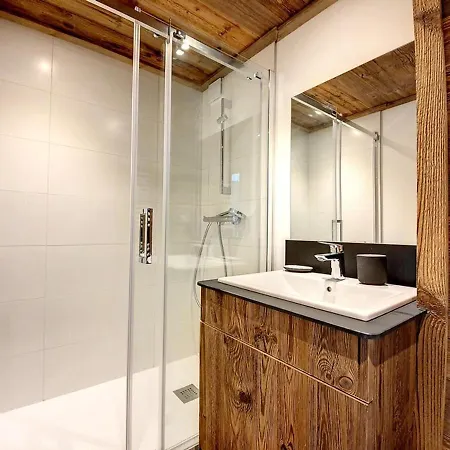Apartment Superbe Renove, Balcon, Au Pied Des Pistes, Style Chalet, Pour 8 Pers - Fr-1-344-735 *